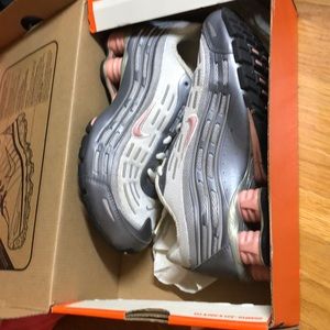 Air max size 7.5 pink white grey